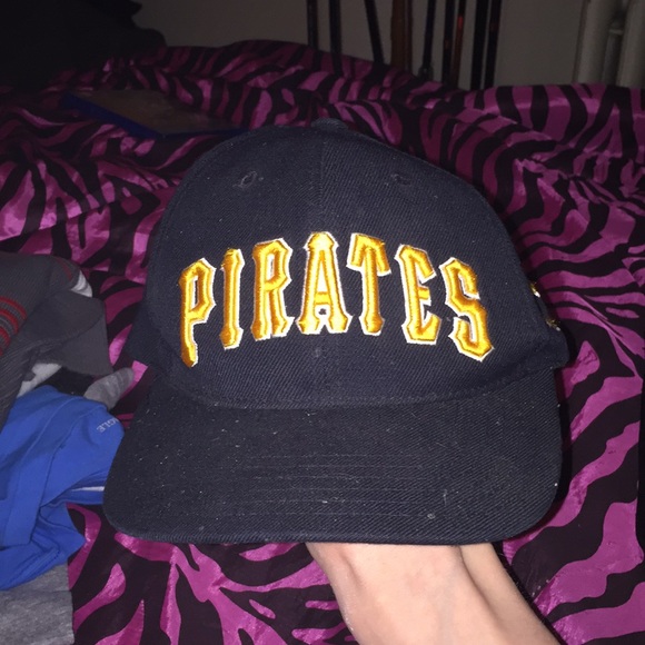 Vintage 90’s Pirates SnapBack - Picture 1 of 3